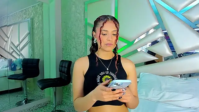 Snapshot of Miia002 chatting on November 25, 4:02 am Miia002 online show from November 25, 4:02 am