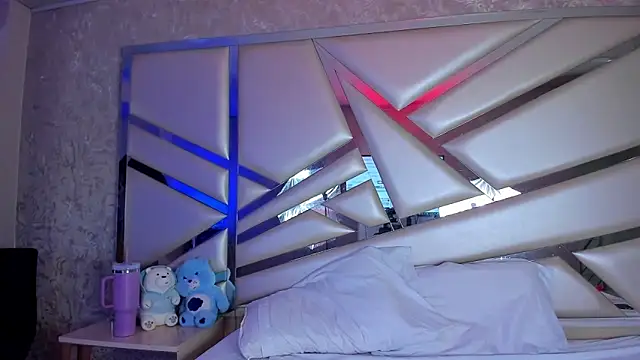 Snapshot of Miia002 chatting on November 5, 3:20 am Miia002 online show from November 5, 3:20 am