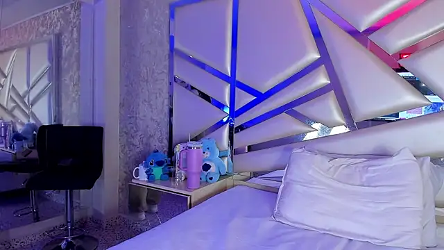 Snapshot of Miia002 chatting on October 31, 3:36 am Miia002 online show from October 31, 3:36 am