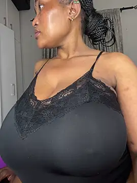 Snapshot of Bustygoddess32 chatting on June 14, 10:33 pm Bustygoddess32 online show from June 14, 10:33 pm