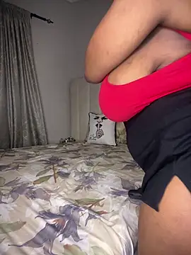 Bustygoddess32 online show from May 31, 9:26 pm