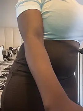 Bustygoddess32 online show from April 2, 12:12 pm