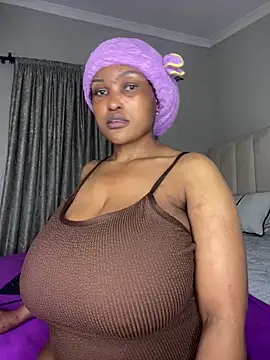Snapshot of Bustygoddess32 chatting on June 18, 5:29 pm Bustygoddess32 online show from June 18, 5:29 pm