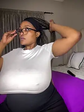 Bustygoddess32 online show from May 21, 10:18 pm