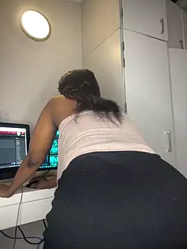 Bustygoddess32 online show from March 21, 3:52 am