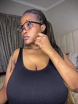 Bustygoddess32 online show from May 8, 10:57 pm