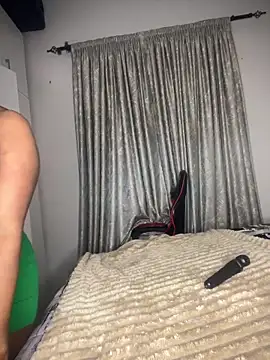 Bustygoddess32 online show from April 17, 1:19 am