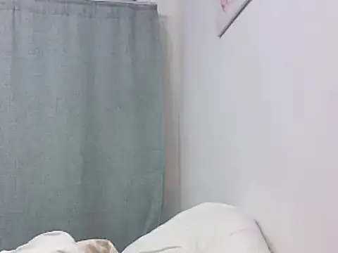 Snapshot of Sexxybella27 chatting on March 13, 10:21 pm Sexxybella27 online show from March 13, 10:21 pm