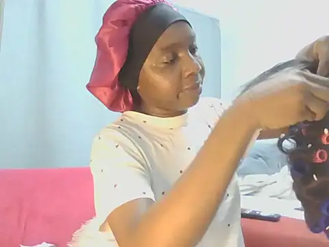 Snapshot of Sexxybella27 chatting on June 14, 7:59 pm Sexxybella27 online show from June 14, 7:59 pm