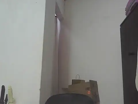 Snapshot of Sexxybella27 chatting on October 17, 6:32 pm Sexxybella27 online show from October 17, 6:32 pm