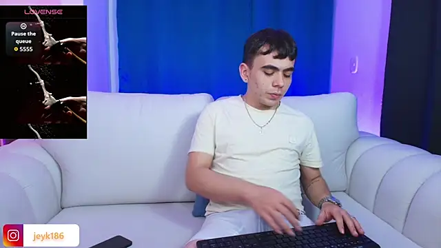 Snapshot of Jey_keler1 chatting on November 23, 2:32 am Jey keler1 online show from November 23, 2:32 am