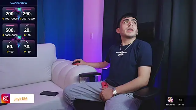 Snapshot of Jey_keler1 chatting on November 27, 12:55 am Jey keler1 online show from November 27, 12:55 am