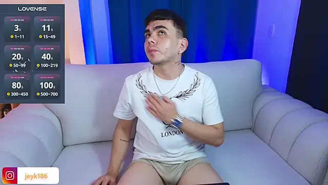 Snapshot of Jey_keler1 chatting on October 28, 9:14 pm Jey keler1 online show from October 28, 9:14 pm