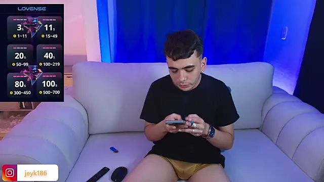 Snapshot of Jey_keler1 chatting on October 23, 2:43 am Jey keler1 online show from October 23, 2:43 am