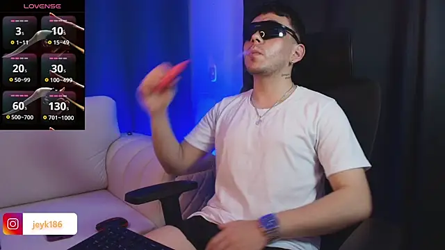 Snapshot of Jey_keler1 chatting on December 4, 7:46 pm Jey keler1 online show from December 4, 7:46 pm