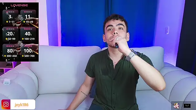 Snapshot of Jey_keler1 chatting on November 22, 4:00 am Jey keler1 online show from November 22, 4:00 am