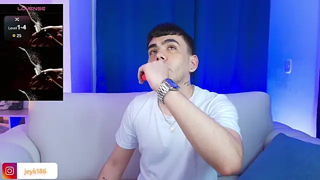 Snapshot of Jey_keler1 chatting on November 15, 9:41 pm Jey keler1 online show from November 15, 9:41 pm