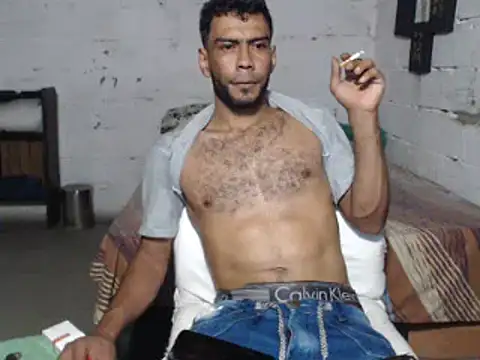 Snapshot of erik_alexander chatting on February 8, 12:17 am erik alexander online show from February 8, 12:17 am