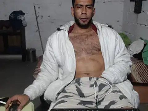 Snapshot of erik_alexander chatting on February 15, 3:42 am erik alexander online show from February 15, 3:42 am