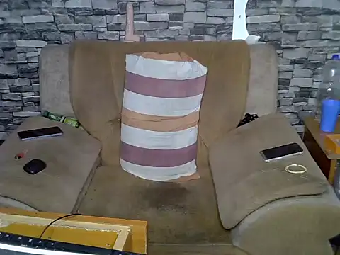 Snapshot of Naughtyy_xx chatting on July 1, 11:27 pm Naughtyy xx online show from July 1, 11:27 pm
