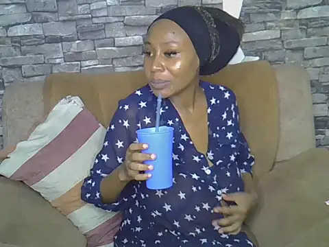 Snapshot of Naughtyy_xx chatting on July 13, 10:42 pm Naughtyy xx online show from July 13, 10:42 pm