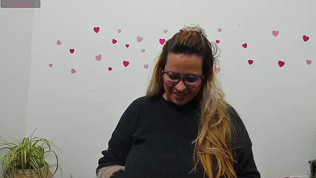 Snapshot of hazel_34 chatting on October 2, 9:12 am hazel 34 online show from October 2, 9:12 am