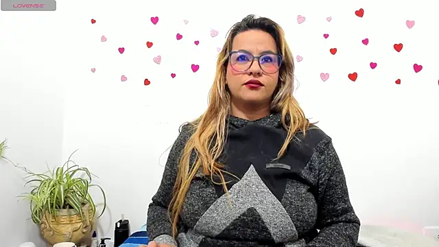 Snapshot of hazel_34 chatting on October 7, 8:48 am hazel 34 online show from October 7, 8:48 am