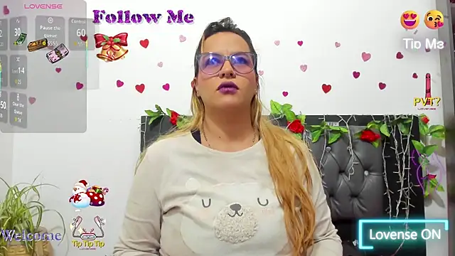 Snapshot of hazel_34 chatting on November 22, 8:24 am hazel 34 online show from November 22, 8:24 am