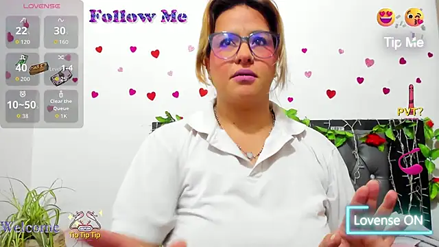 Snapshot of hazel_34 chatting on November 19, 8:36 am hazel 34 online show from November 19, 8:36 am