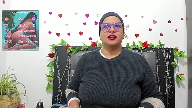 Snapshot of hazel_34 chatting on October 12, 10:27 am hazel 34 online show from October 12, 10:27 am