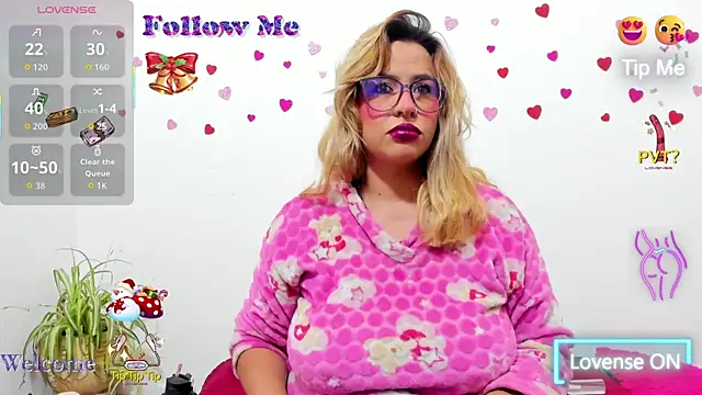 Snapshot of hazel_34 chatting on November 25, 8:36 am hazel 34 online show from November 25, 8:36 am