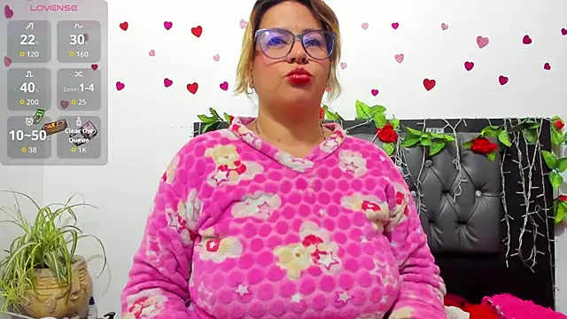 Snapshot of hazel_34 chatting on November 17, 8:29 am hazel 34 online show from November 17, 8:29 am