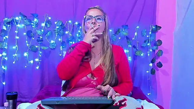 Snapshot of hazel_34 chatting on March 15, 8:26 am hazel 34 online show from March 15, 8:26 am