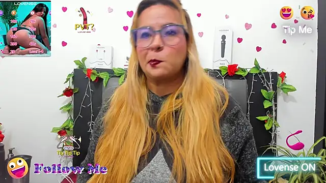 Snapshot of hazel_34 chatting on September 21, 11:26 am hazel 34 online show from September 21, 11:26 am