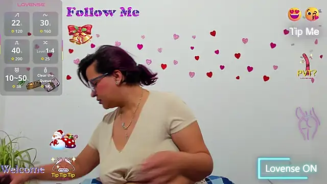 Snapshot of hazel_34 chatting on December 4, 8:46 am hazel 34 online show from December 4, 8:46 am