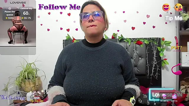 Snapshot of hazel_34 chatting on November 1, 8:41 am hazel 34 online show from November 1, 8:41 am