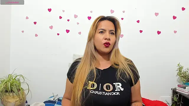 Snapshot of hazel_34 chatting on October 3, 9:55 am hazel 34 online show from October 3, 9:55 am