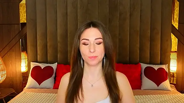 KimmmLi online show from April 2, 1:07 pm