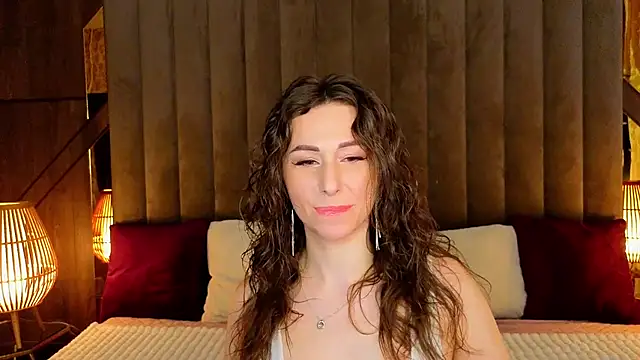 KimmmLi online show from May 7, 1:03 pm