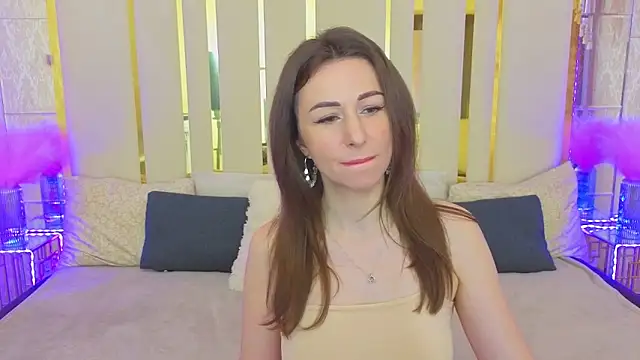 KimmmLi online show from November 12, 2:21 pm