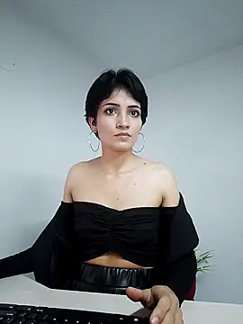 Hannaaaa   online show from December 6, 8:56 pm
