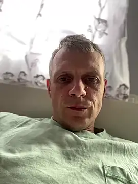 Snapshot of Arthur2288@xh chatting on February 21, 2:41 pm Arthur2288xh online show from February 21, 2:41 pm