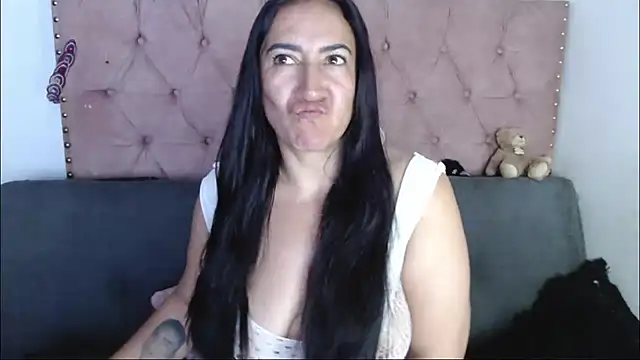 Snapshot of missbella1 chatting on July 17, 8:17 pm missbella1 online show from July 17, 8:17 pm