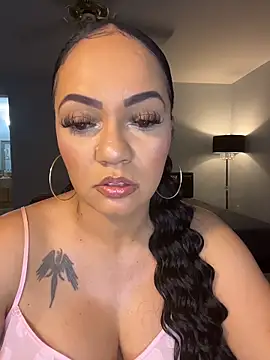 Snapshot of DestineeJayde chatting on October 26, 2:45 am DestineeJayde online show from October 26, 2:45 am