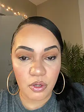 Snapshot of DestineeJayde chatting on February 1, 3:41 am DestineeJayde online show from February 1, 3:41 am