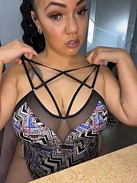 Snapshot of DestineeJayde chatting on October 16, 5:16 am DestineeJayde online show from October 16, 5:16 am