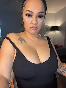 Snapshot of DestineeJayde chatting on October 31, 6:21 am DestineeJayde online show from October 31, 6:21 am