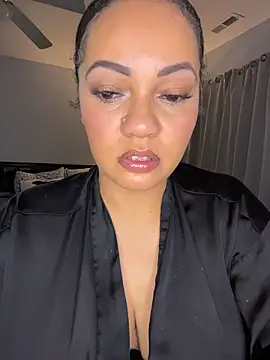 Snapshot of DestineeJayde chatting on October 19, 5:54 am DestineeJayde online show from October 19, 5:54 am