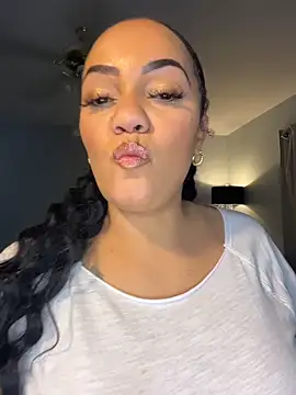 Snapshot of DestineeJayde chatting on October 24, 5:17 am DestineeJayde online show from October 24, 5:17 am