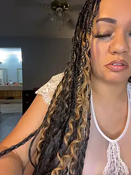 Snapshot of DestineeJayde chatting on November 2, 5:34 am DestineeJayde online show from November 2, 5:34 am